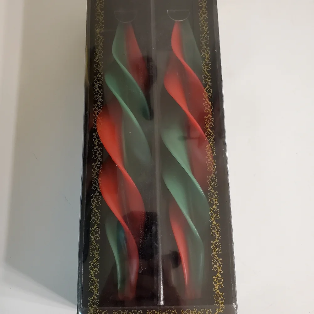 1 Pair Of Christmas 12 Inch Red And Green Wax Candles Feather Twist Taper Unused - Picture 6 of 8